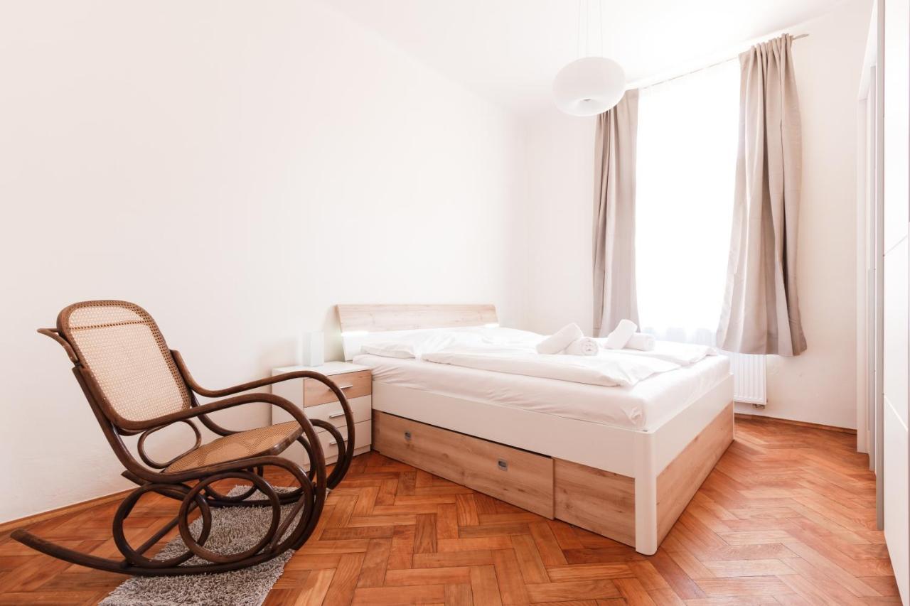 Prague Days - Stylish New Town Apartments ภายนอก รูปภาพ